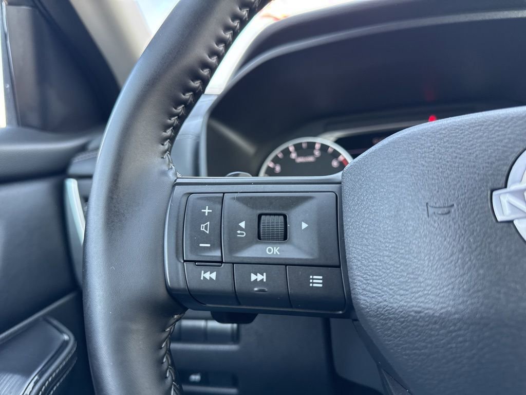 Used 2025 Nissan Rogue SV FWD image 15