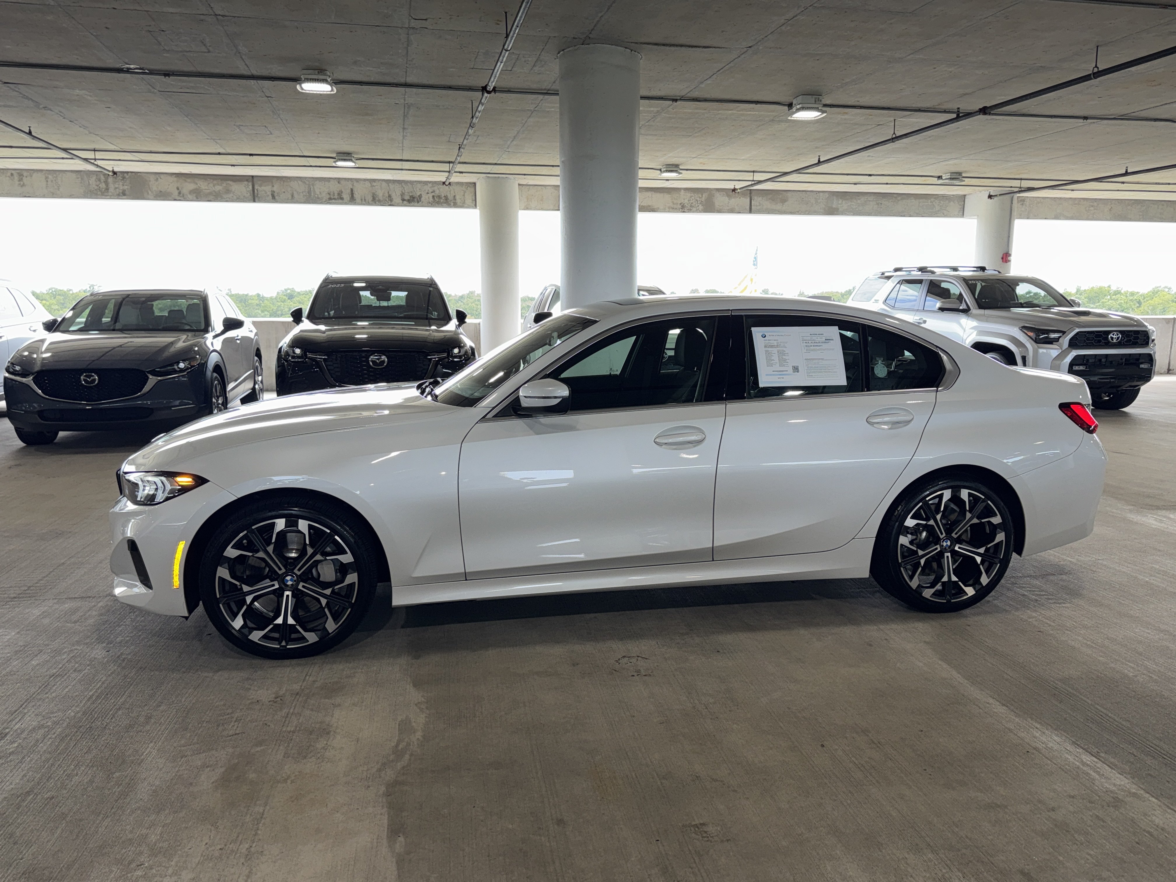 Used 2025 BMW 330i Sedan w/ Convenience Package RWD image 5