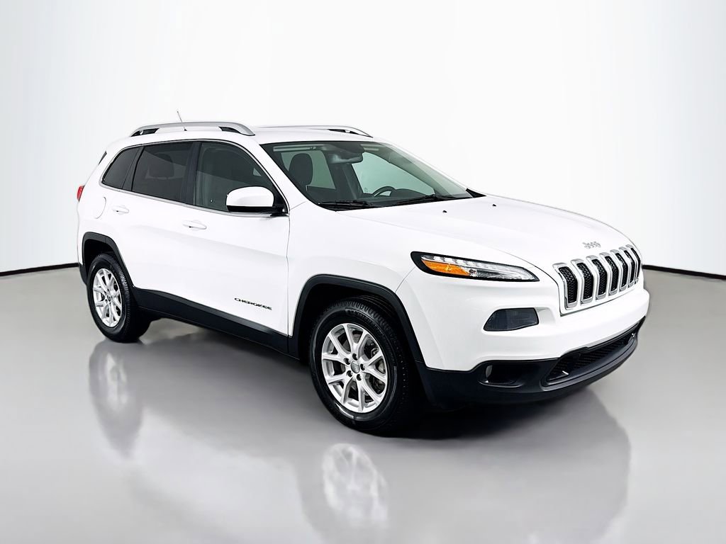 Used 2016 Jeep Cherokee Latitude AWD/4WD image 3