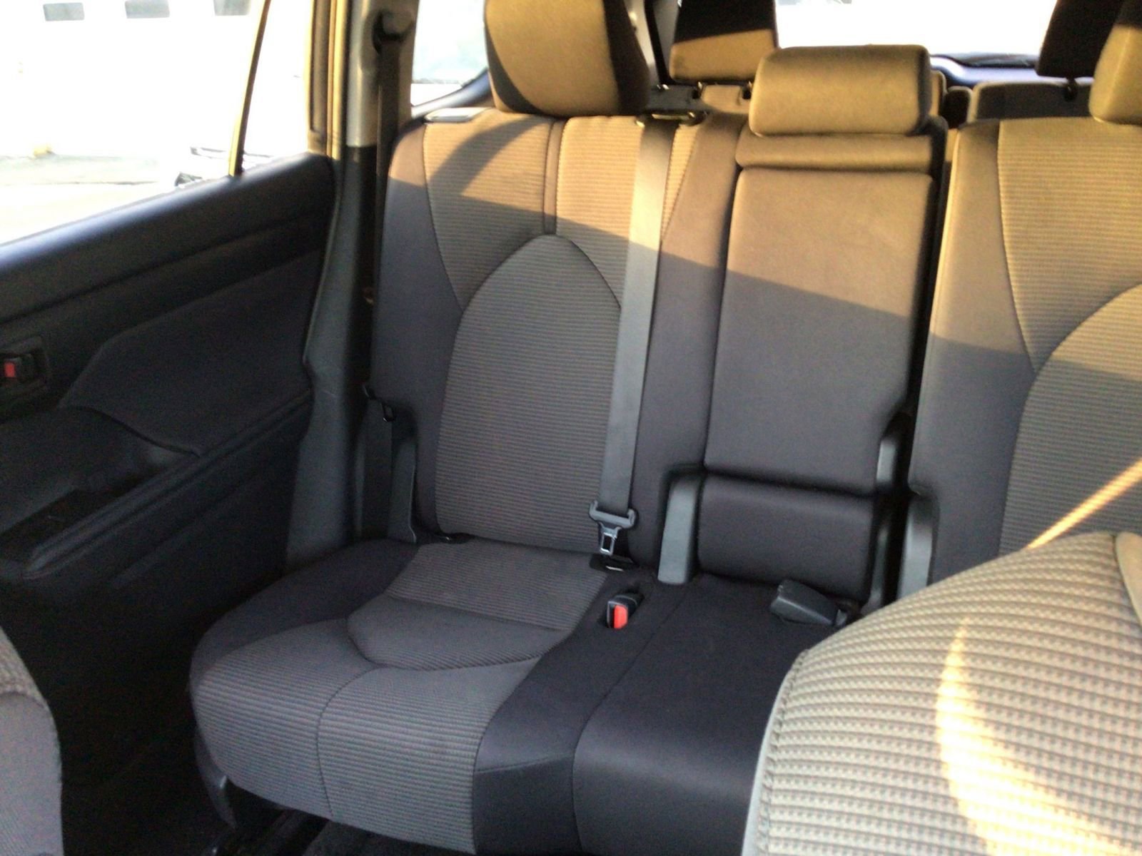 Used 2025 Toyota Highlander LE FWD image 40