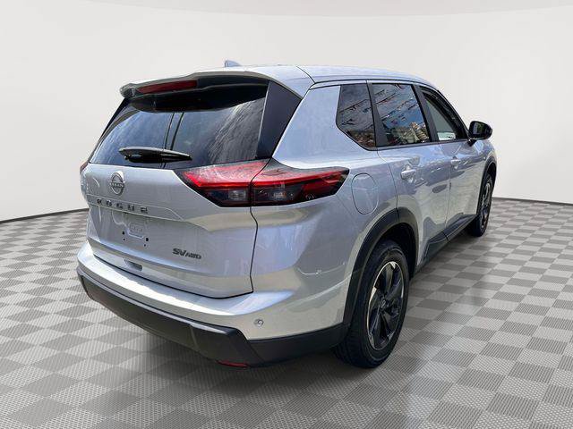 Used 2024 Nissan Rogue SV AWD/4WD image 2