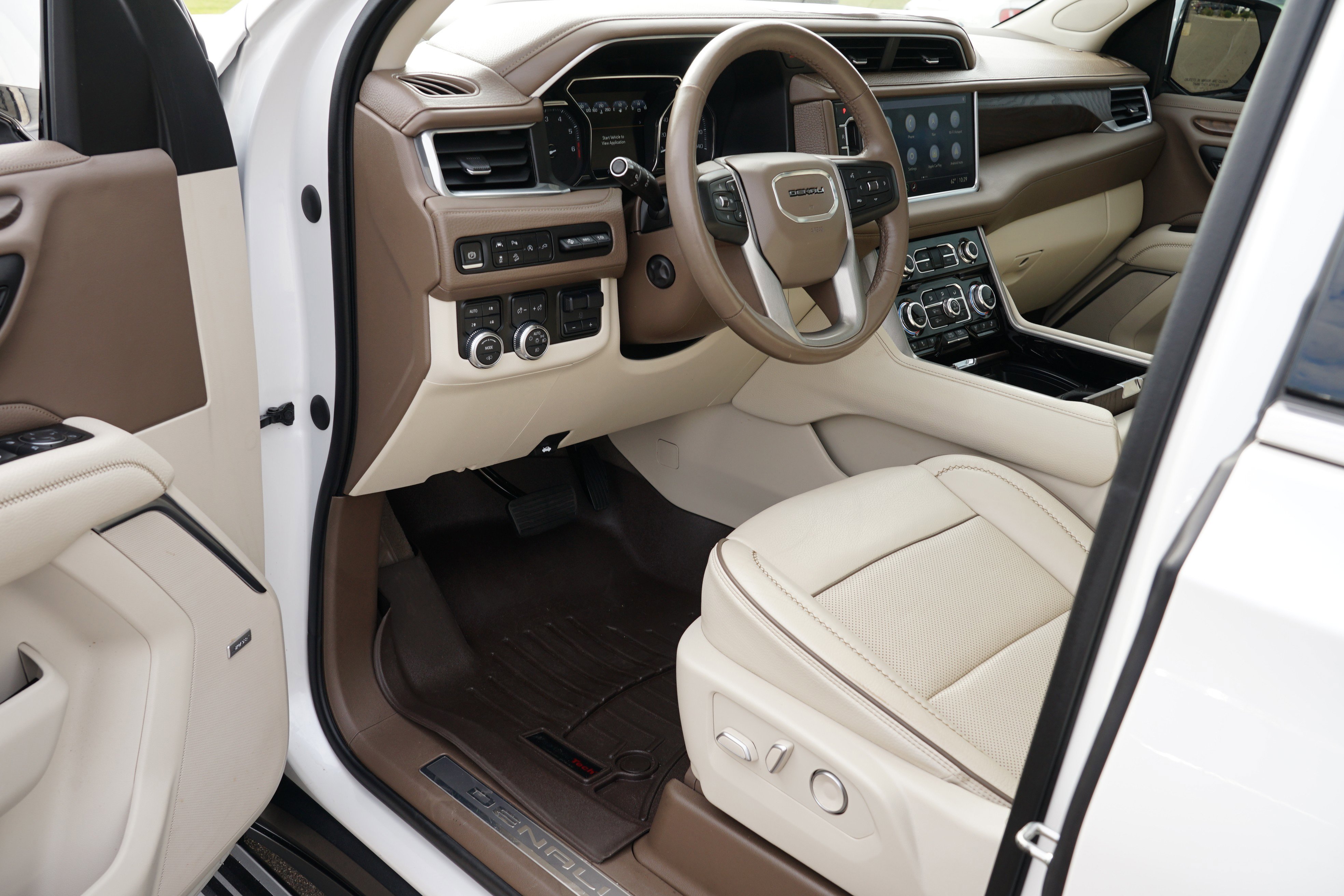 Used 2021 GMC Yukon XL Denali w/ Denali Ultimate Package image 13