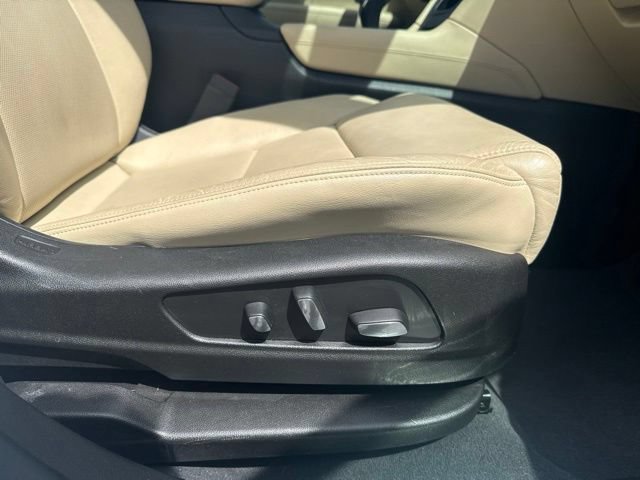 Used 2017 Cadillac XT5 Luxury w/ Driver Awareness Package FWD image 22