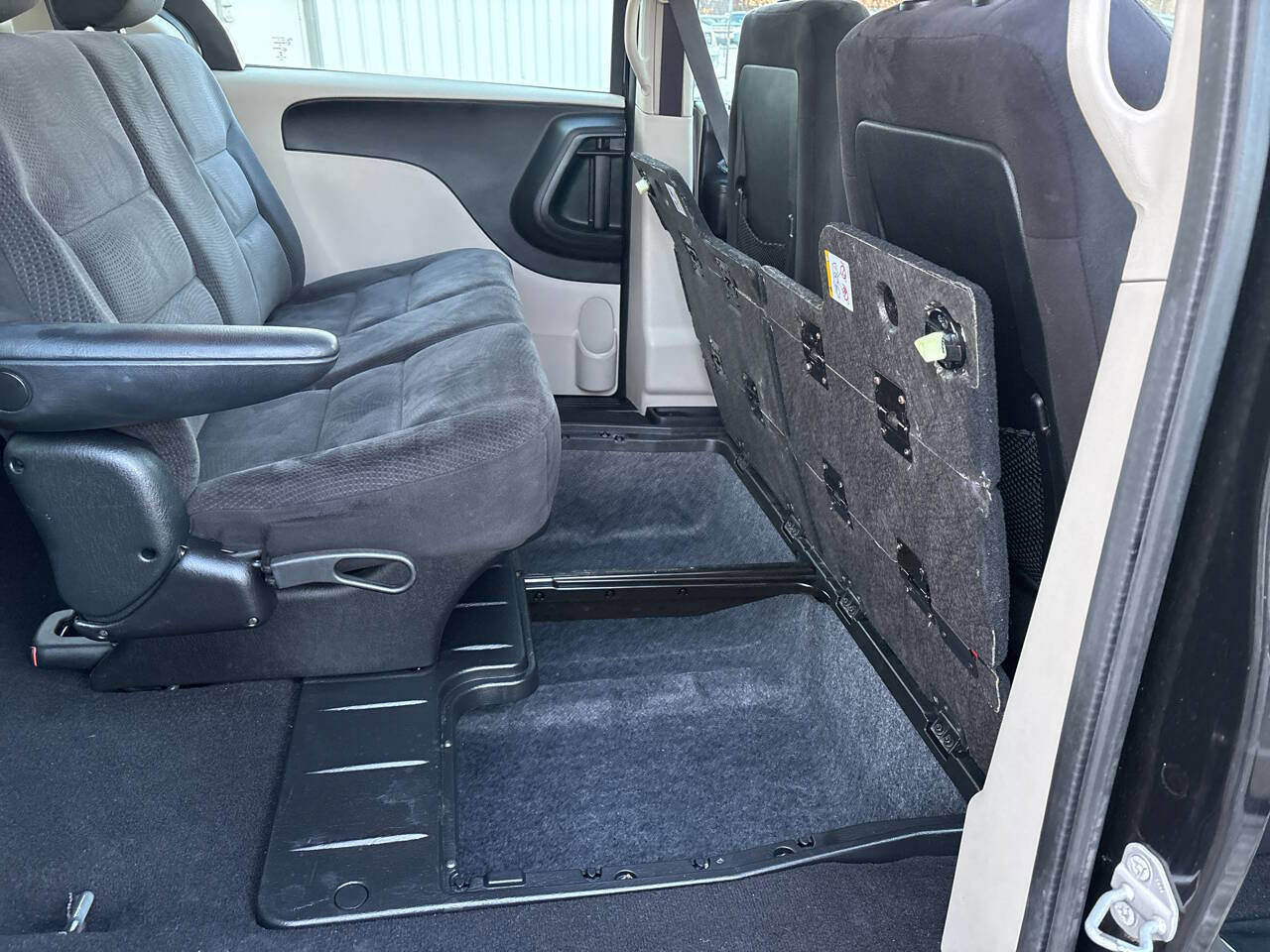Used 2014 Dodge Grand Caravan American Value Package FWD image 23
