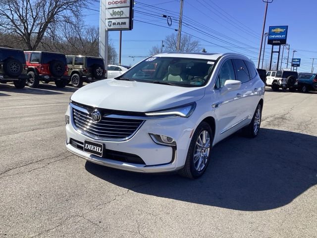 Used 2023 Buick Enclave Essence w/ Experience Buick Package image 3