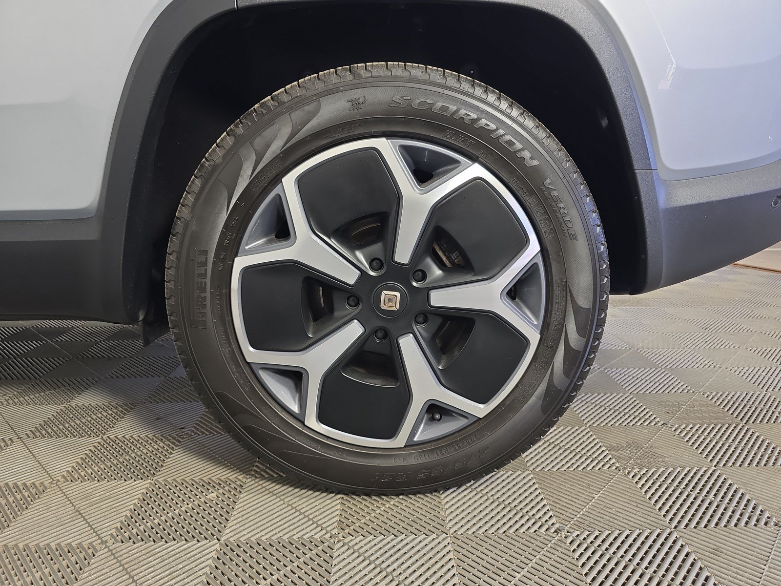 Used 2024 Rivian R1S Adventure AWD/4WD image 10