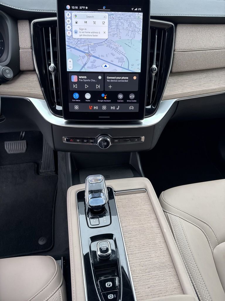 Used 2025 Volvo XC90 B6 Plus image 29