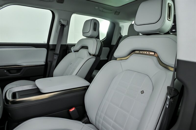 Used 2025 Rivian R1T Premium AWD/4WD image 22