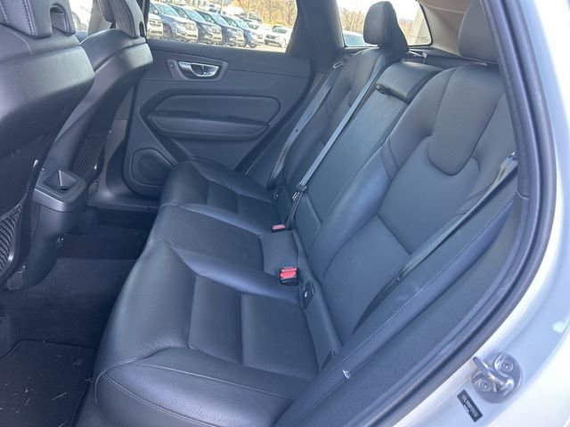 Used 2023 Volvo XC60 B5 Plus image 29