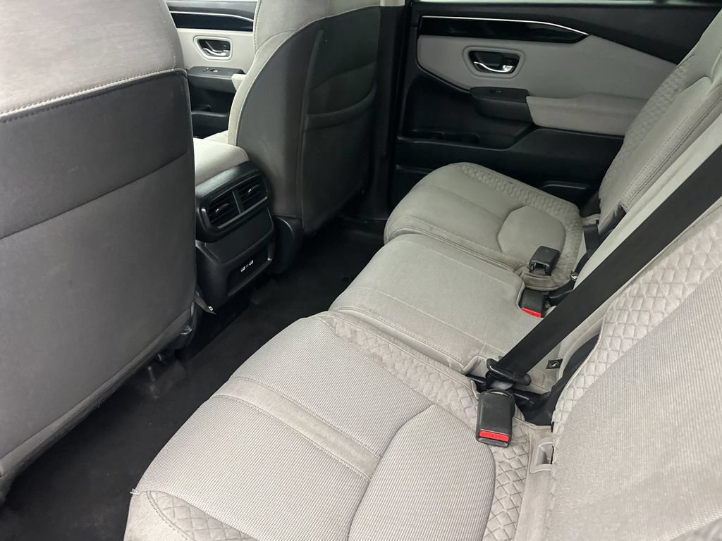 Used 2023 Honda Pilot LX image 11