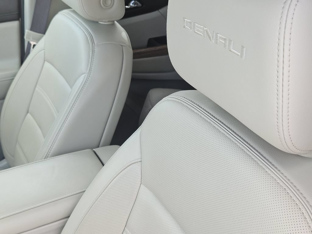 Used 2019 GMC Acadia Denali w/ Technology Package AWD/4WD image 30