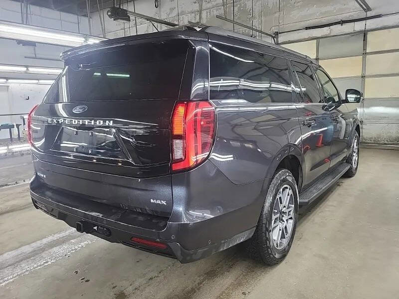 Used 2025 Ford Expedition Max Active AWD/4WD image 2