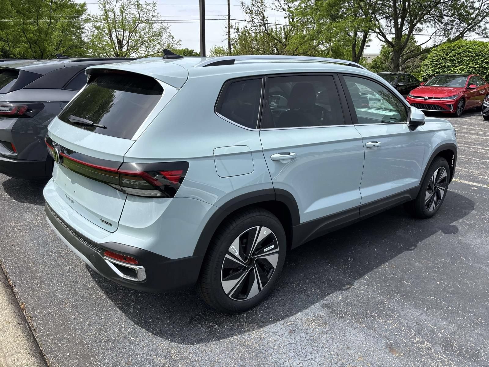 New 2026 Volkswagen Taos SE AWD/4WD image 8