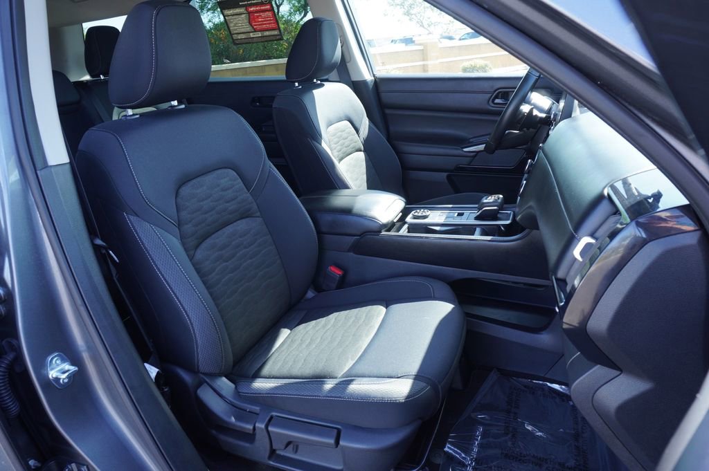 Certified 2025 Nissan Pathfinder SV AWD/4WD image 13