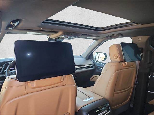 Used 2021 Cadillac Escalade Premium Luxury AWD/4WD image 18