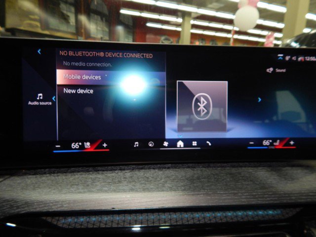 Used 2025 BMW 330i xDrive Sedan w/ Convenience Package image 25