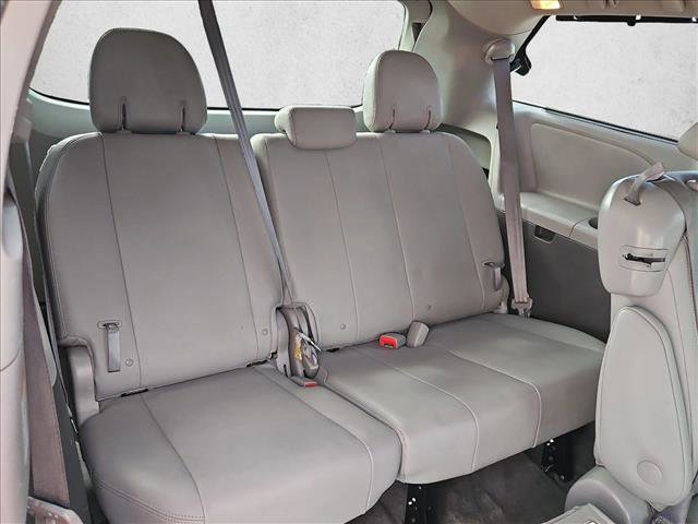 Used 2018 Toyota Sienna XLE FWD image 21