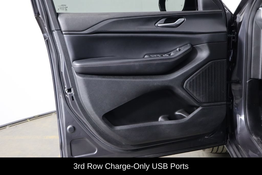 Used 2024 Jeep Grand Cherokee L Altitude RWD image 20