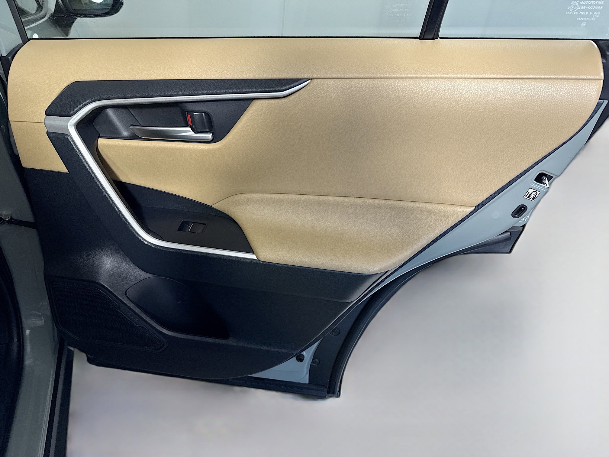 Used 2019 Toyota RAV4 XLE Premium image 28