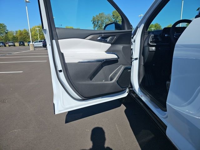 New 2026 Chevrolet Traverse High Country w/ LPO, Floor Liner Package image 16