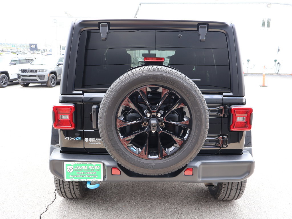 Used 2023 Jeep Wrangler Unlimited Sahara w/ Cold Weather Group AWD/4WD image 4