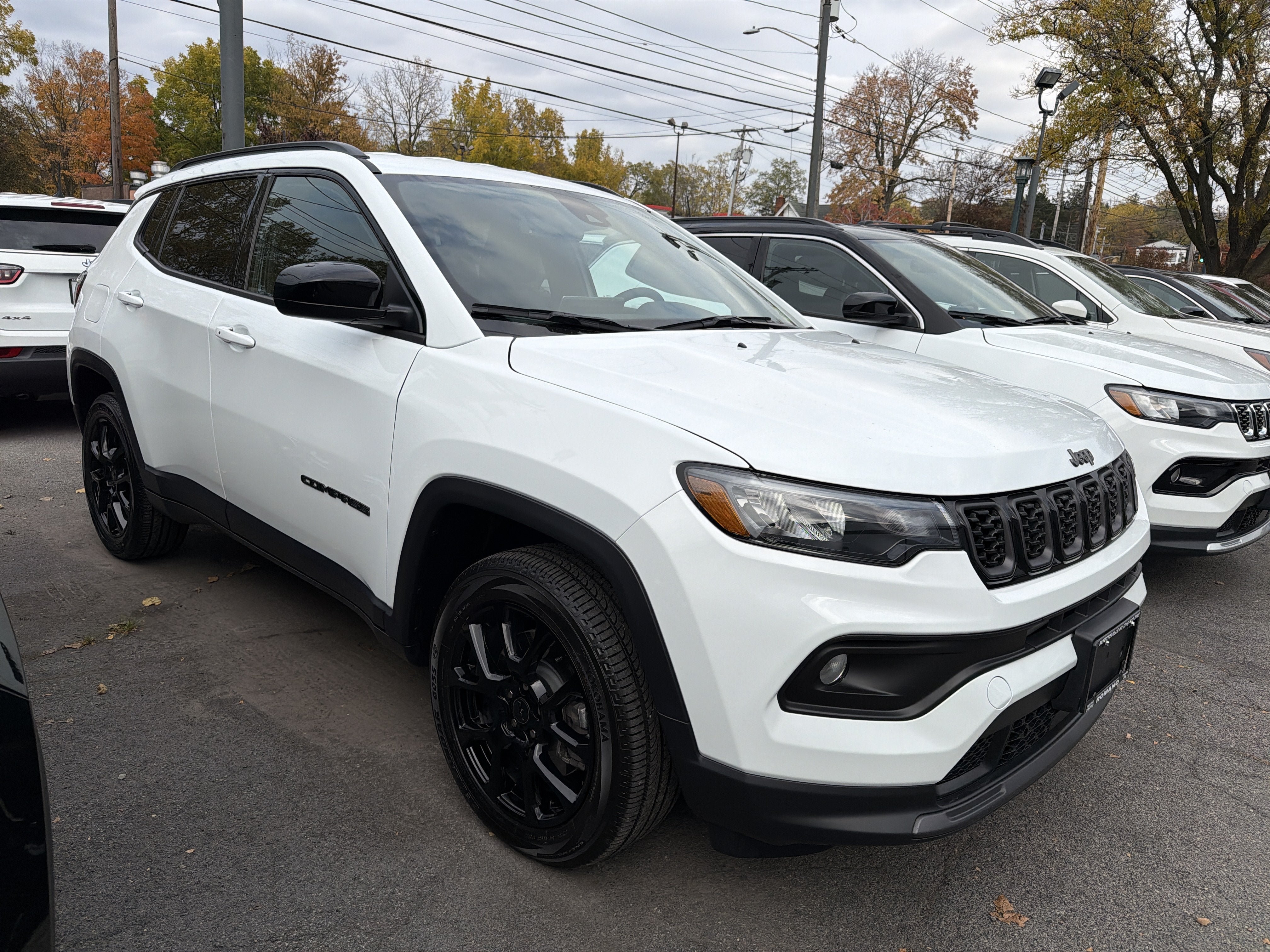 Used 2026 Jeep Compass Latitude AWD/4WD image 2