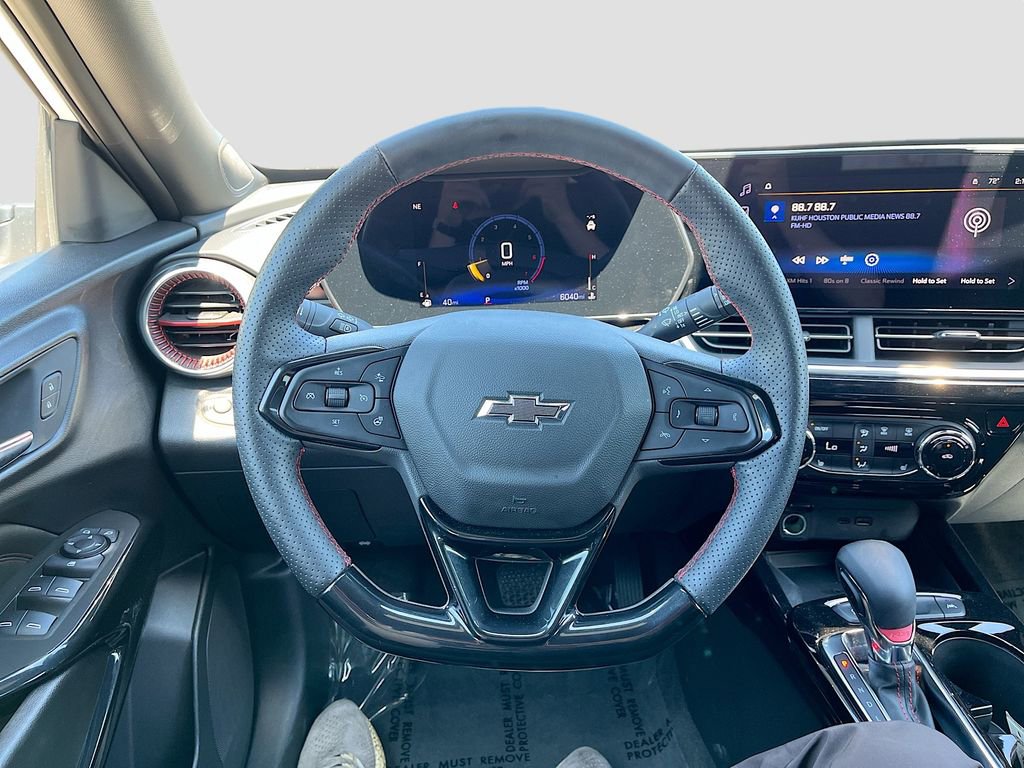 Used 2025 Chevrolet Trax RS w/ Sunroof Package image 11