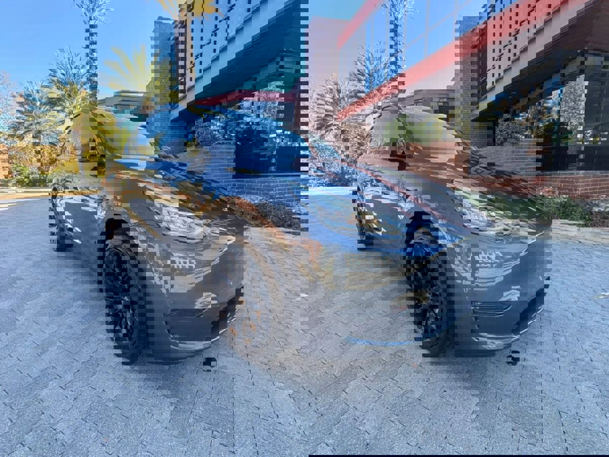 Used 2024 Tesla Model Y Long Range image 3