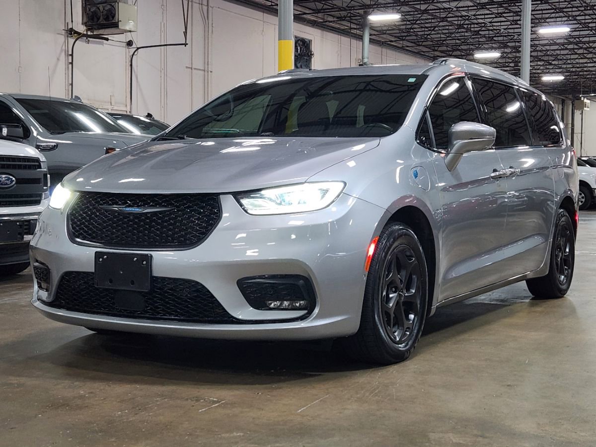 Used 2021 Chrysler Pacifica Touring-L w/ S Appearance Package image 4