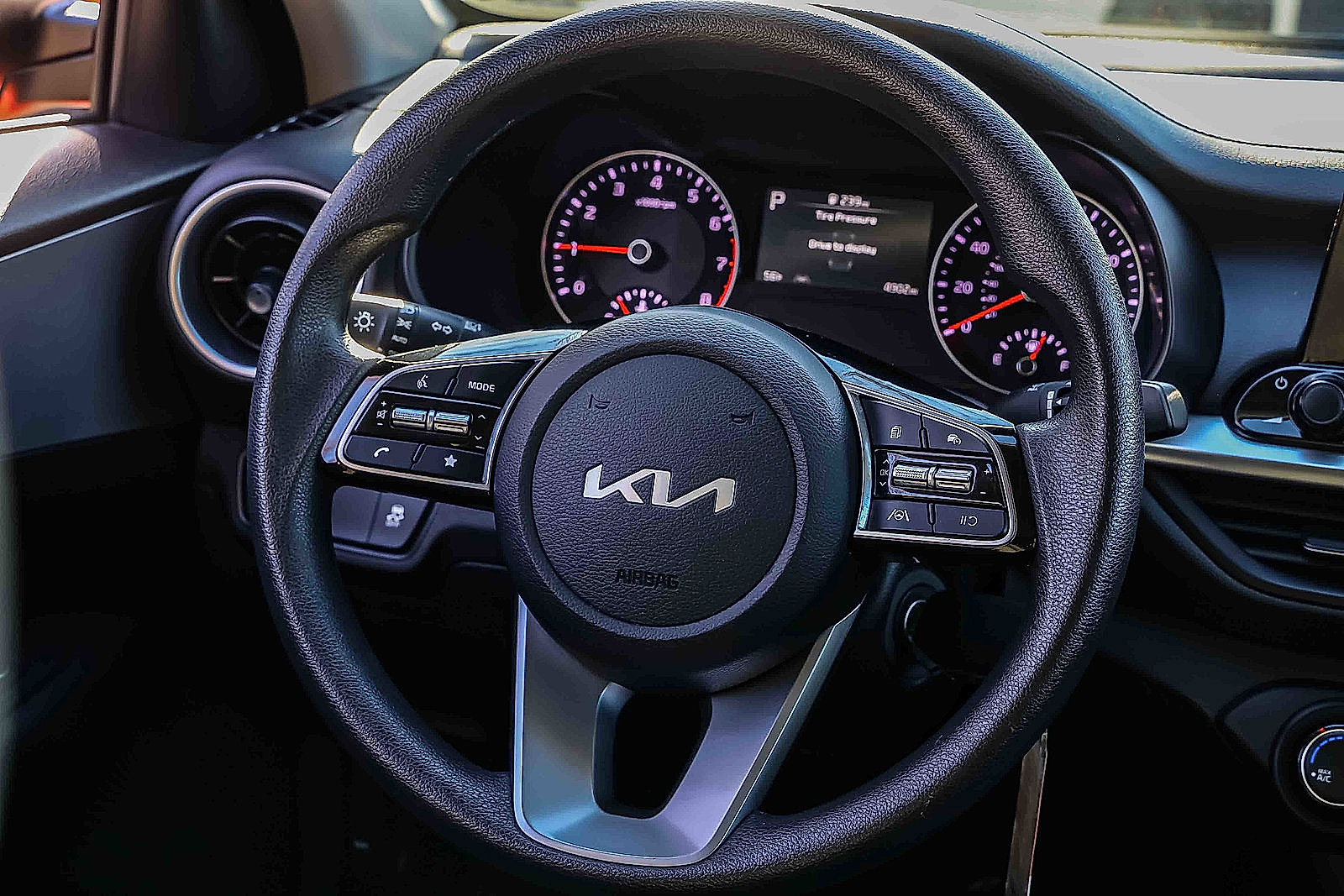 Certified 2024 Kia Forte LXS image 9