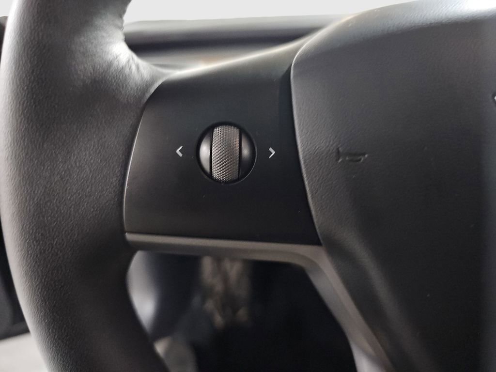 Used 2023 Tesla Model 3 Standard Range image 11