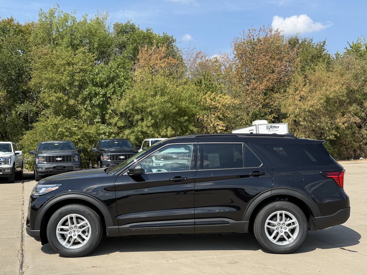 New 2026 Ford Explorer Active RWD image 3