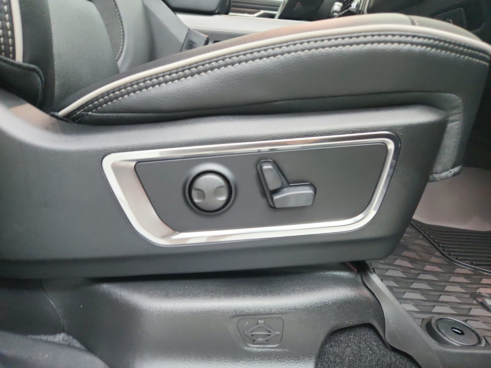 New 2026 RAM 1500 Laramie w/ Night Edition AWD/4WD image 40