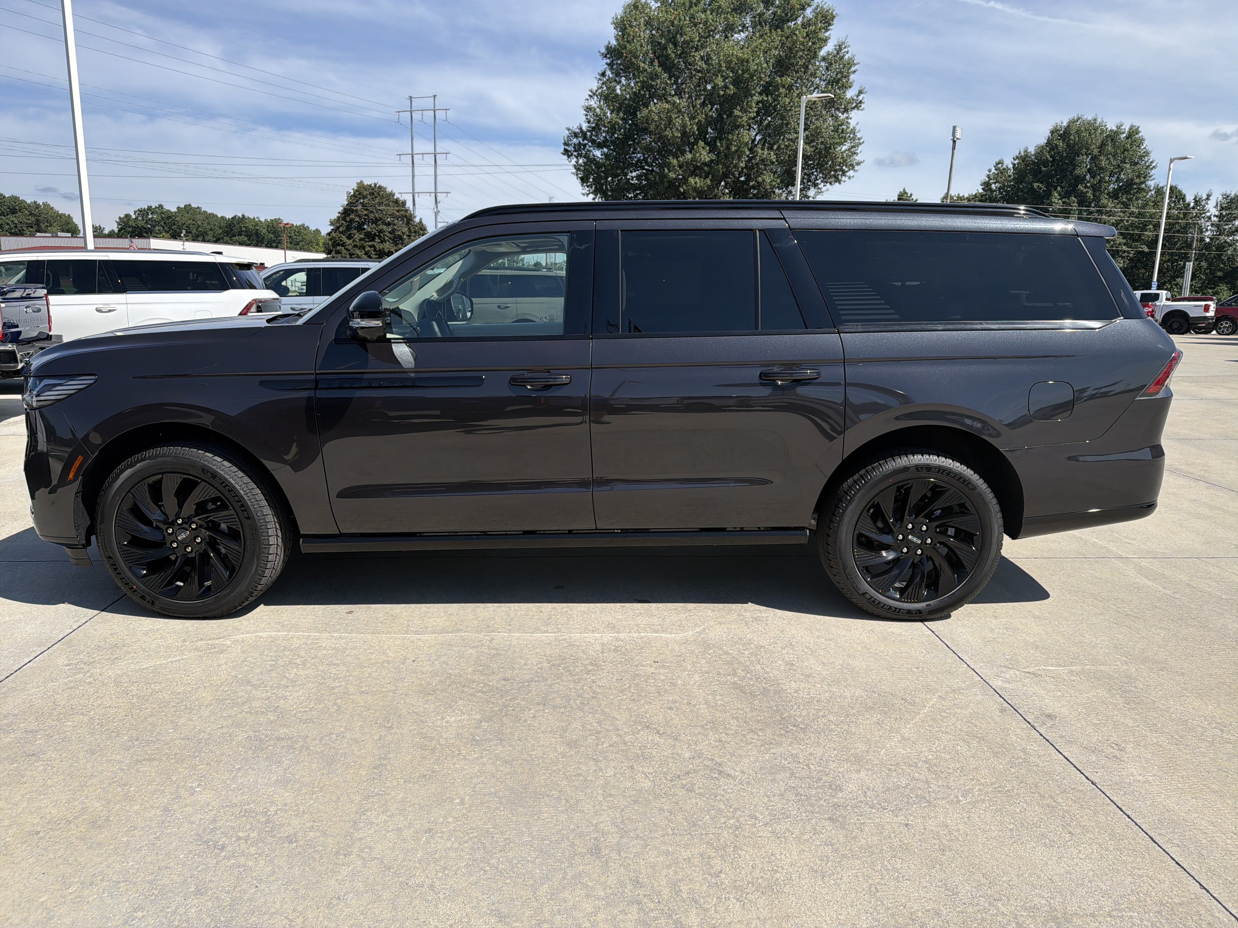 New 2027 Lincoln Navigator L Reserve AWD/4WD image 4