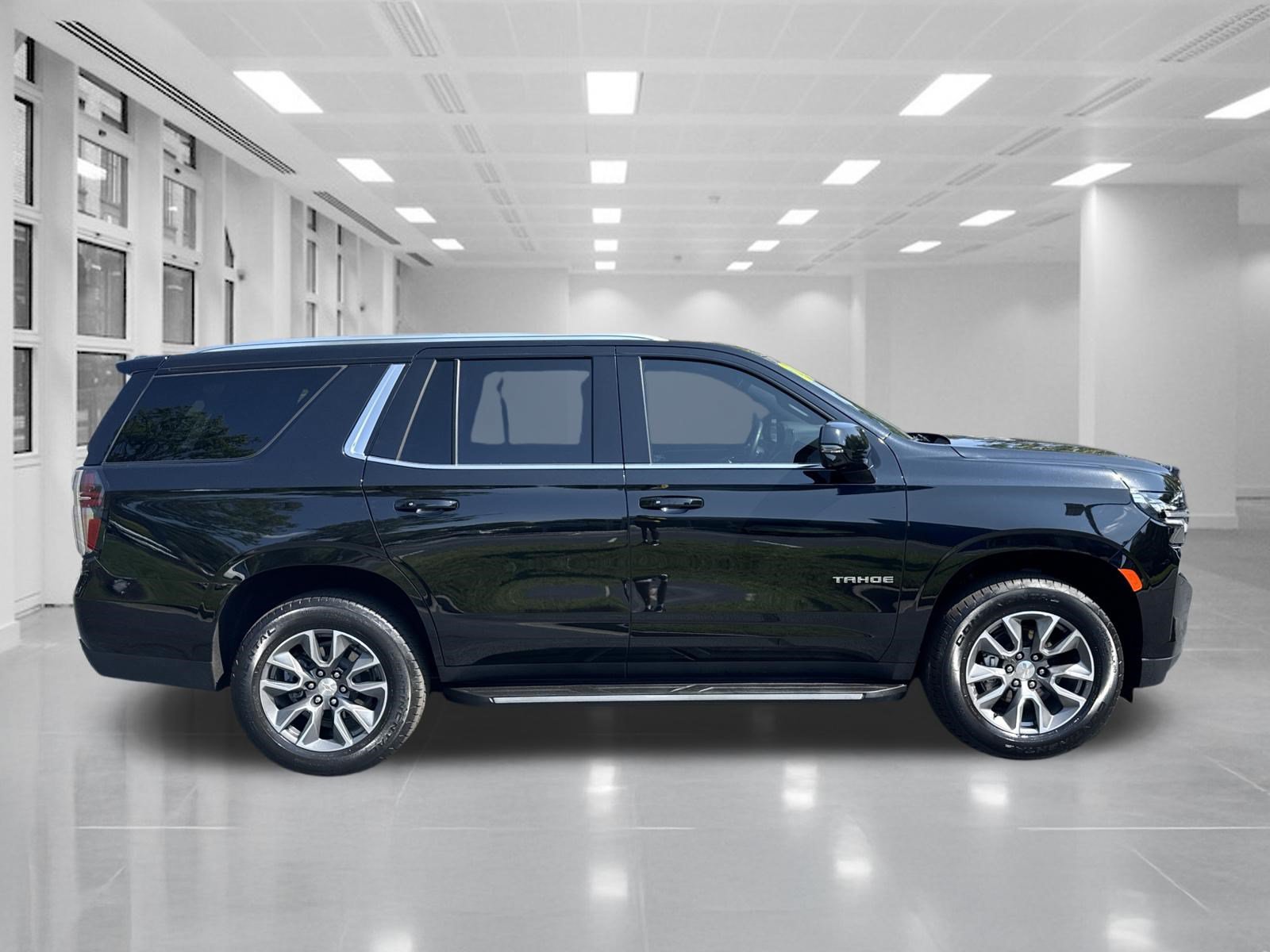 Used 2024 Chevrolet Tahoe LT w/ LT Signature Plus Package RWD image 4