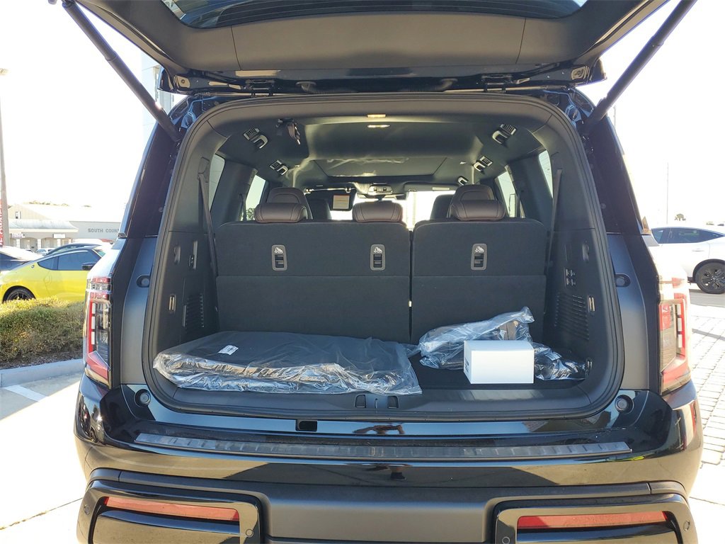 New 2026 Nissan Armada Platinum image 3