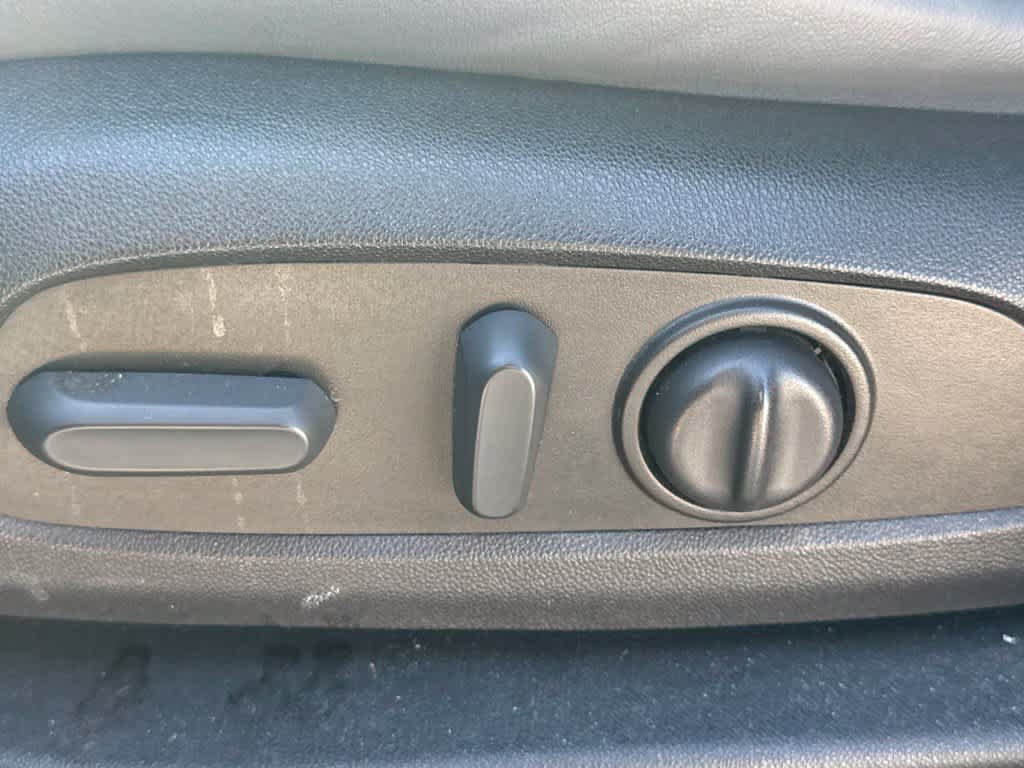 Used 2023 Buick Enclave Essence w/ Experience Buick Package FWD image 15