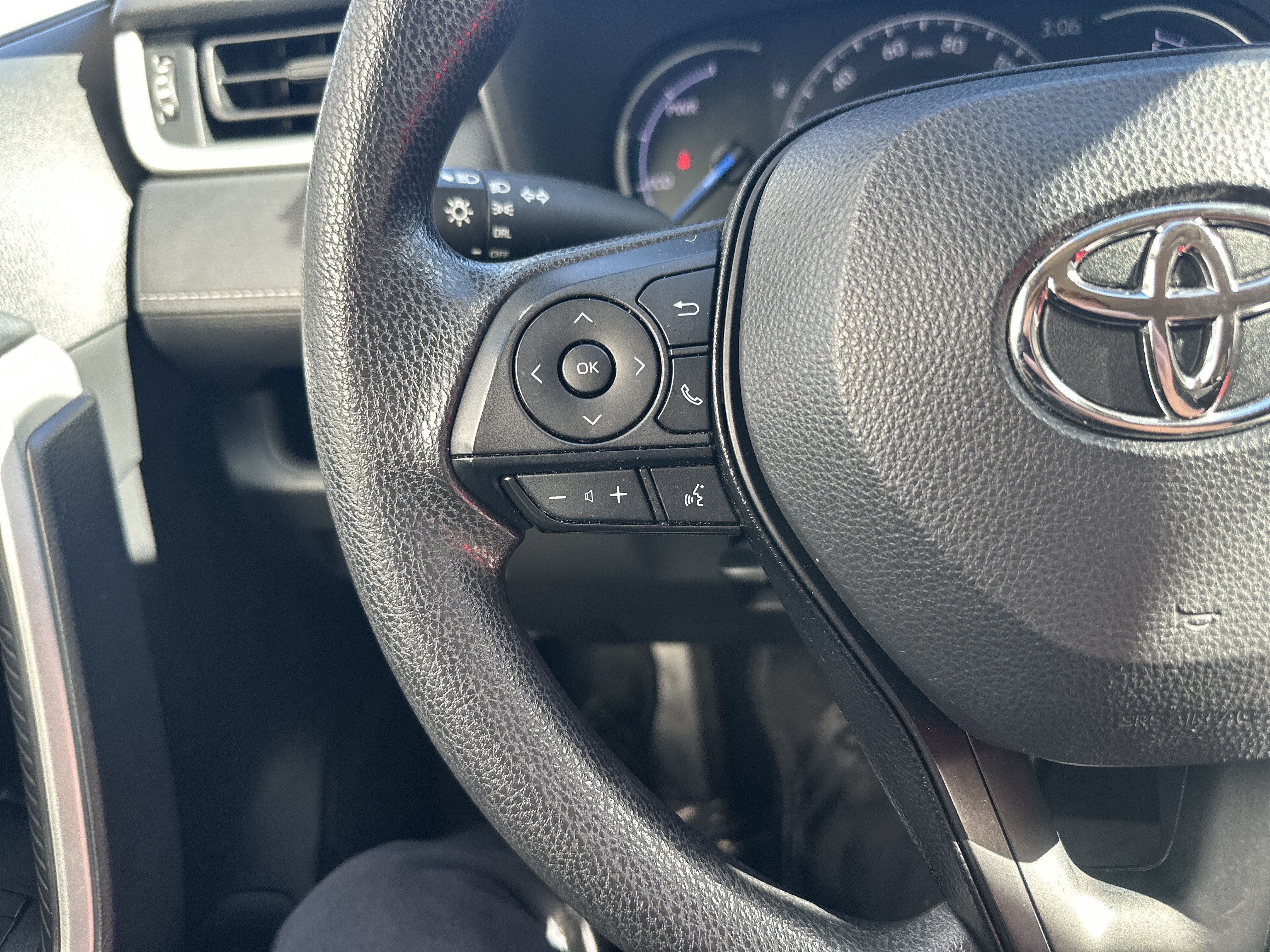 Used 2024 Toyota RAV4 LE AWD/4WD image 18
