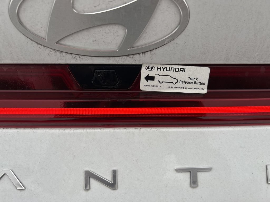 Used 2025 Hyundai Elantra SEL FWD image 23