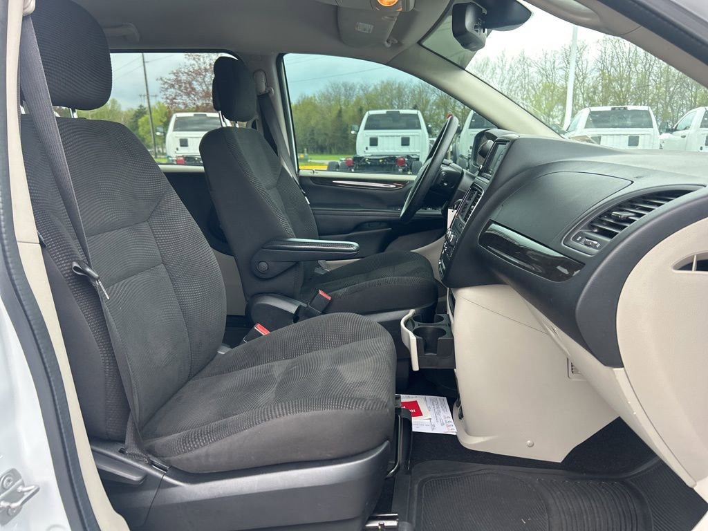 Used 2020 Dodge Grand Caravan SE w/ UConnect Hands-Free Group FWD image 7