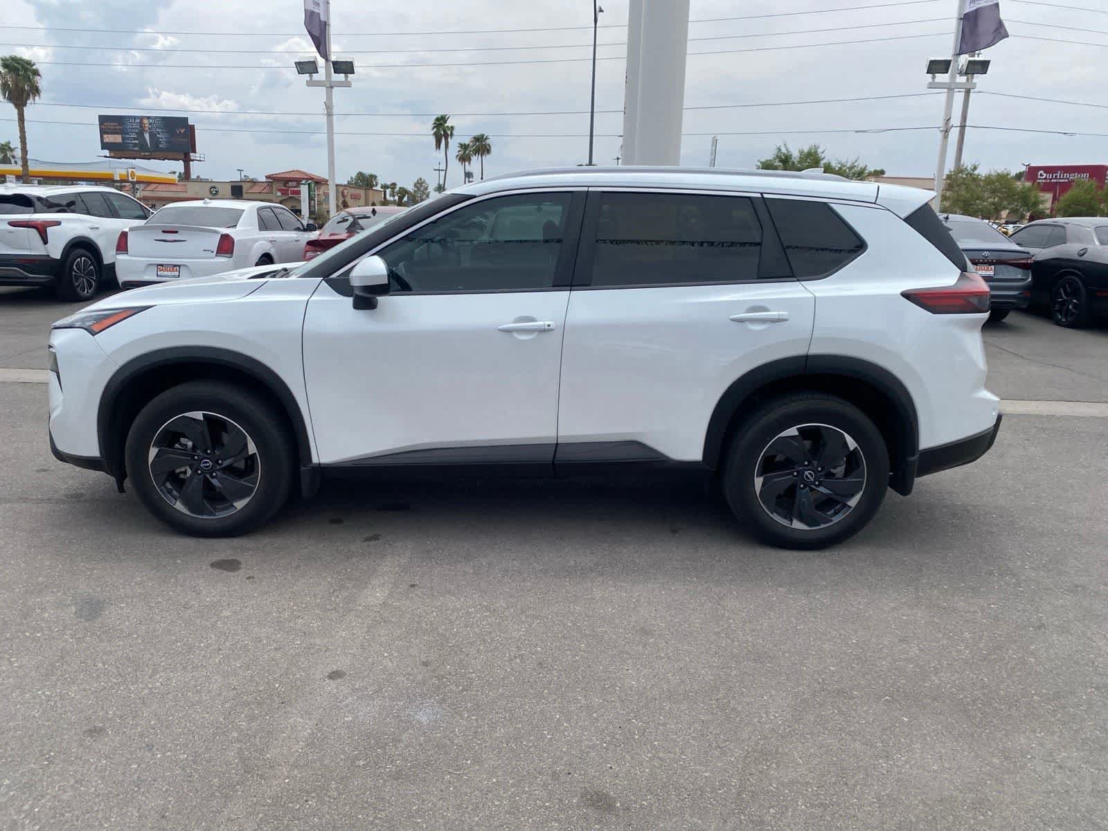 Used 2024 Nissan Rogue SV w/ SV Premium Package AWD/4WD image 10