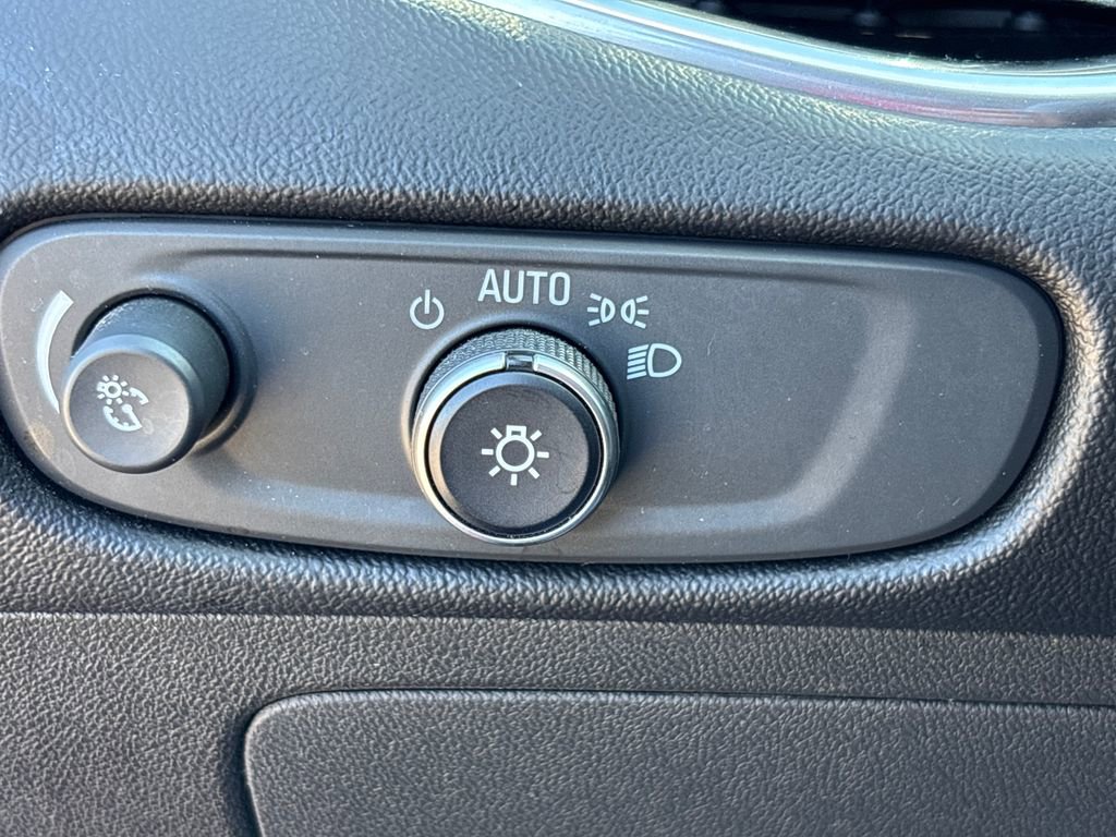 Used 2018 Chevrolet Malibu LT w/ Leather Package FWD image 26