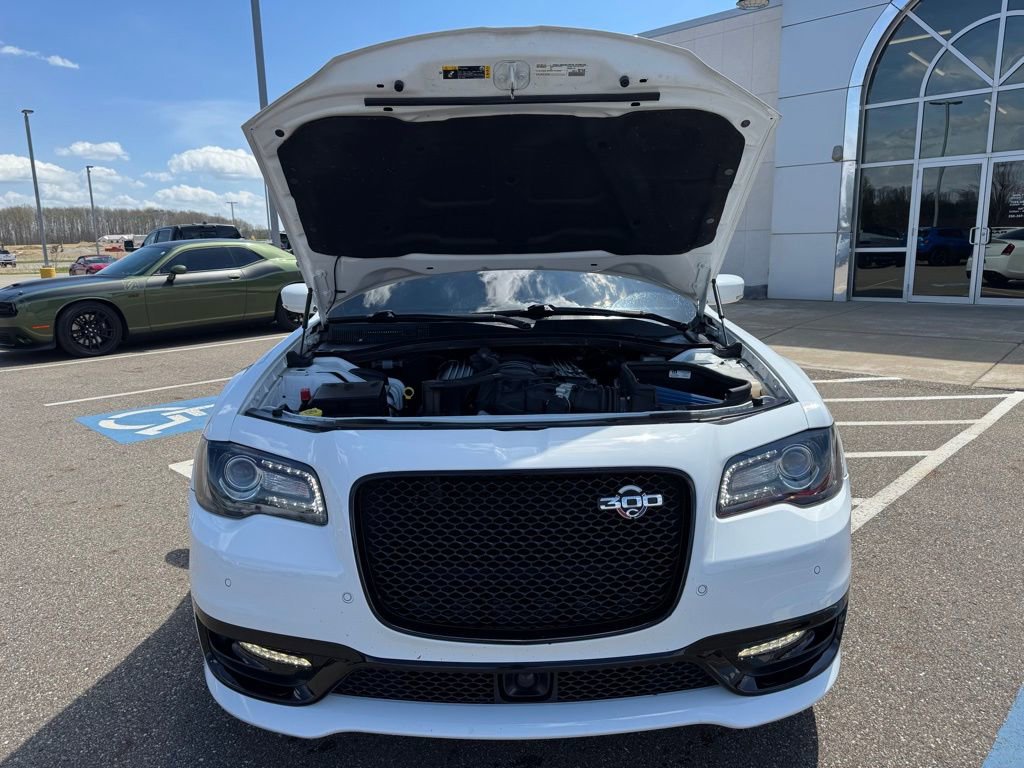 Used 2023 Chrysler 300 C image 4