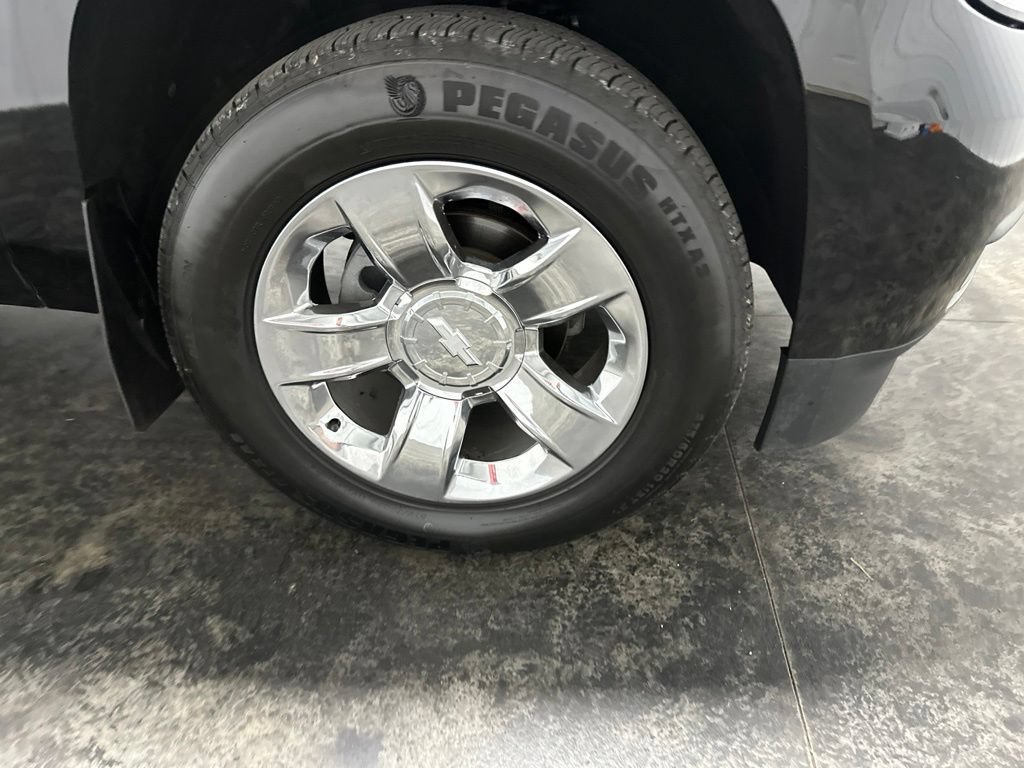 Used 2018 Chevrolet Tahoe LT w/ LT Signature Package AWD/4WD image 4