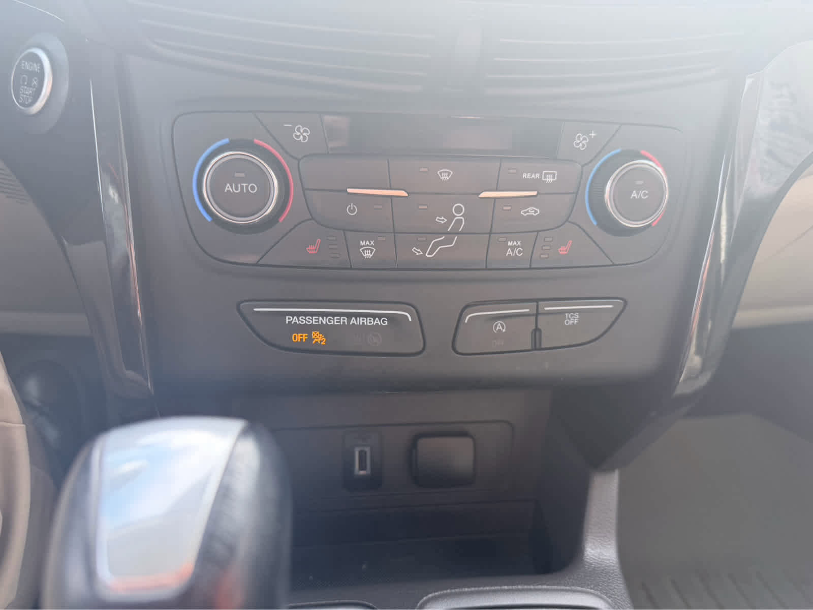 Used 2017 Ford Escape Titanium image 27