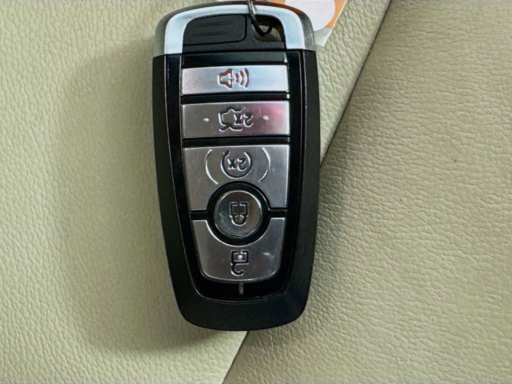 Used 2019 Ford Edge Titanium FWD image 37