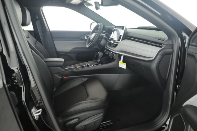 New 2026 Jeep Compass Latitude image 7