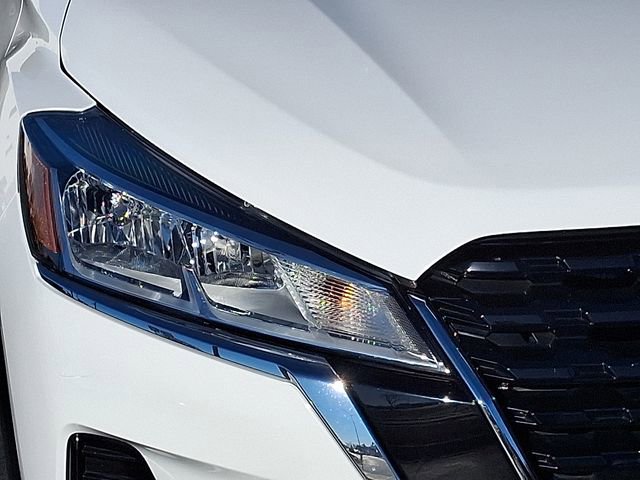 Used 2021 Nissan Kicks S image 10