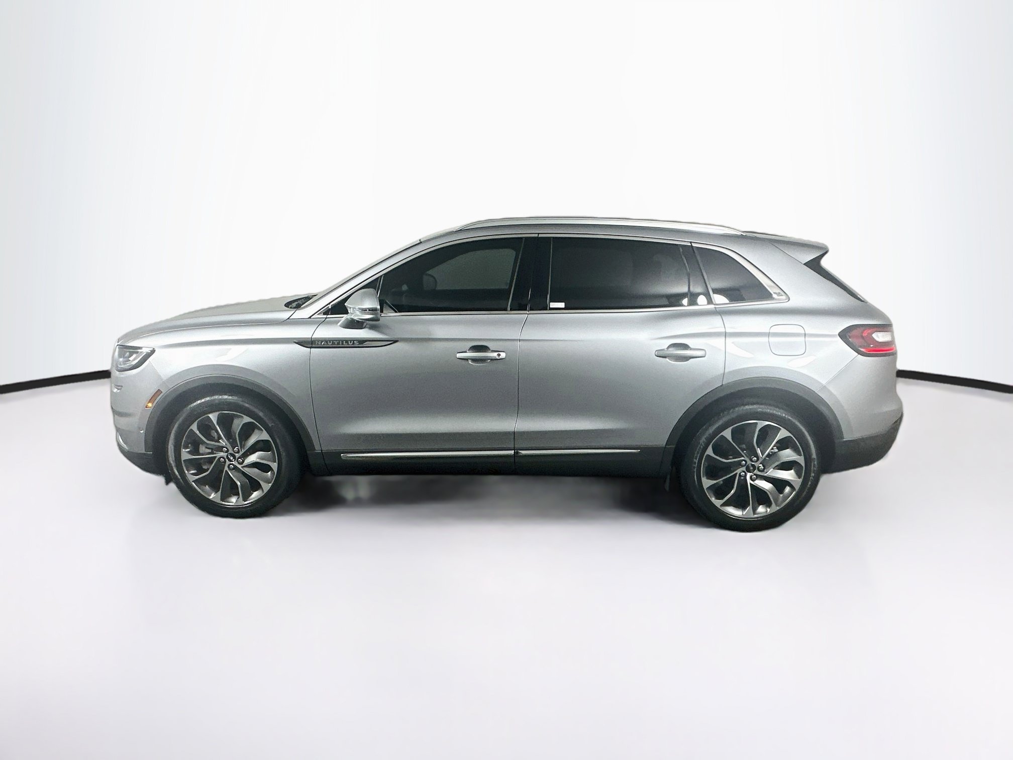 Used 2022 Lincoln Nautilus Reserve w/ Equipment Group 201A FWD image 4