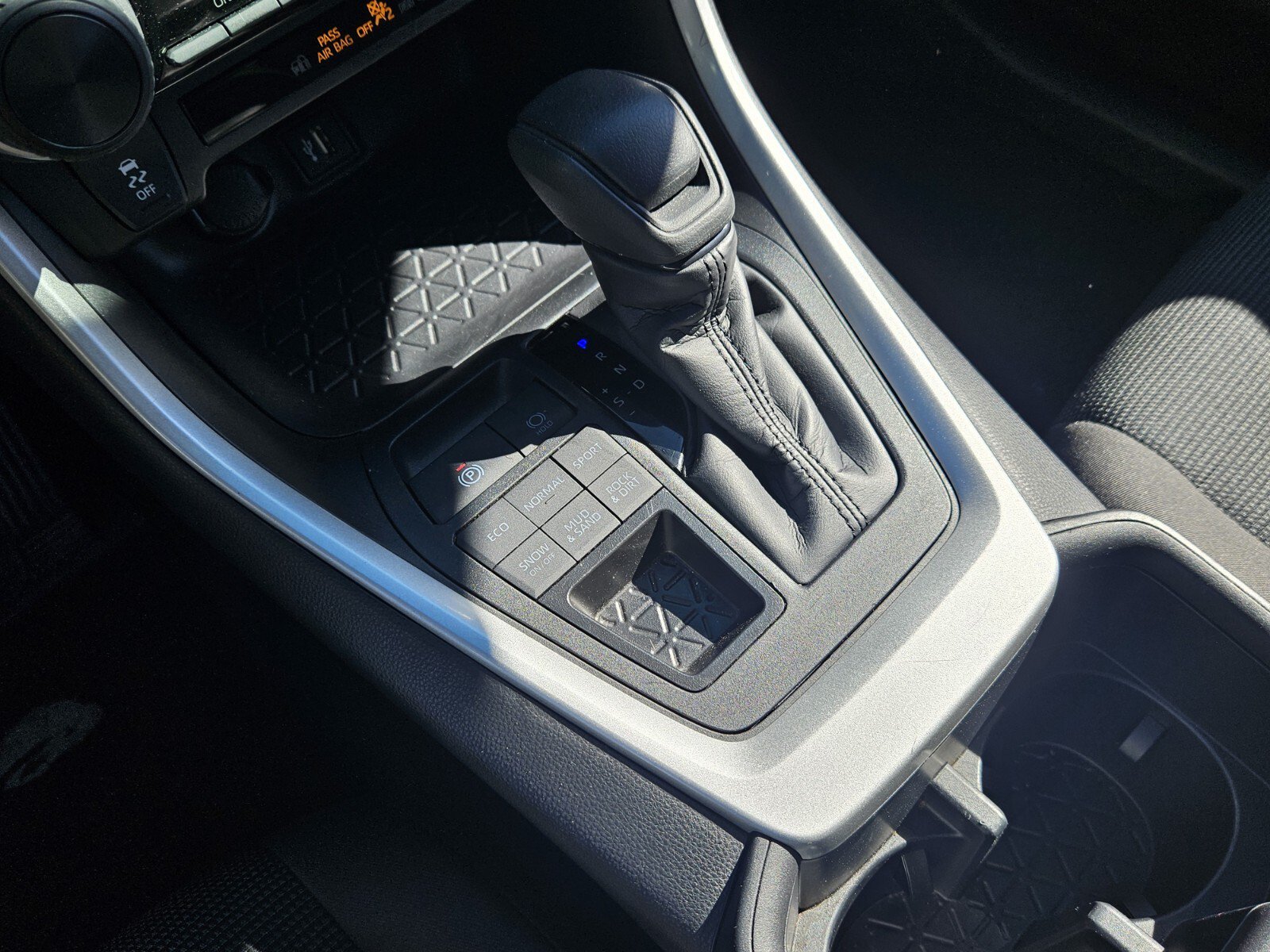 Used 2025 Toyota RAV4 LE AWD/4WD image 19